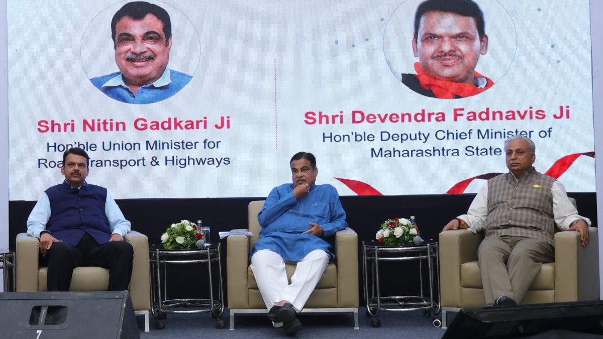 Maharashtra Deputy Chief Minister Devendra Fadnavis; Union Minister Nitin Gadkari; Tech Mahindra Managing Director and Chief Executive Officer CP Gurnani. (Photo: Tech Mahindra)