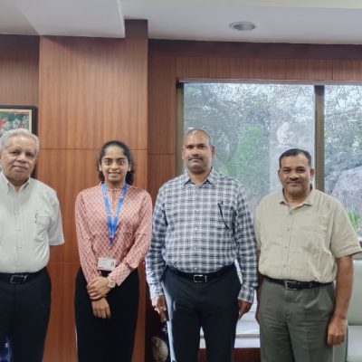 Sruthi Manthena, alongside Mahindra University’s Vice Chancellor, Dr. Yajulu Medury and esteemed professors.