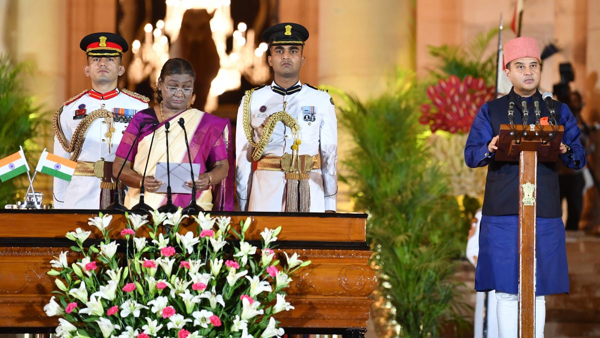 The President, Smt Droupadi Murmu administering the oath as Cabinet Minister to Shri Jyotiraditya M. Scindia at a Swearing-in Ceremony at Rashtrapati Bhavan, in New Delhi on June 09, 2024. (Photo: PIB)