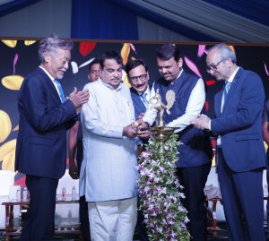 From left to Right: Mr. Atsushi Horiba, Chairman and Group CEO, HORIBA Ltd., Hon’ble Union Minister Shri Nitin Gadkari, Dr. Rajeev Gautam, Corporate Officer, HORIBA, Ltd., Japan and President, HORIBA India, Hon’ble Deputy Chief Minister of Maharashtra Shri Devendra Fadnavis, Dr. Jai Hakhu, Board of Directors, HORIBA, Ltd., Japan and Chairman, HORIBA India.