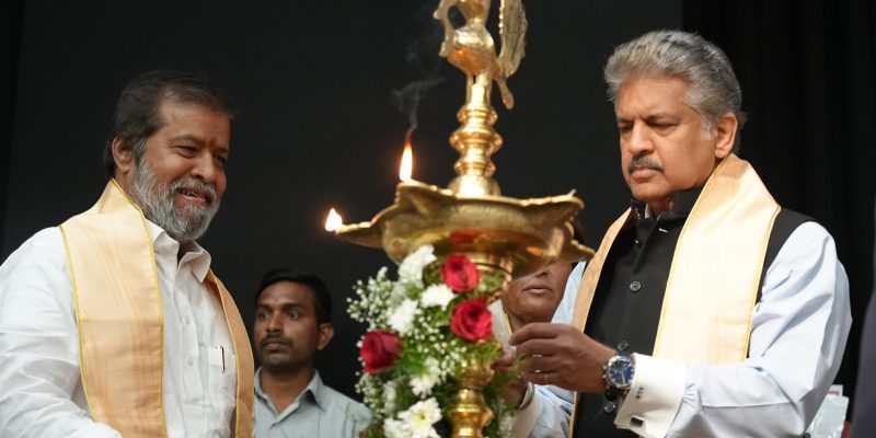 From left to right, Shri. Damodar Rajanarasimha, Hon’ble Minister of Health, Government of Telangana and Mr. Anand Mahindra, Chancellor, Mahindra University lighting the lamp at the 3rd Annual Convocation of Mahindra University