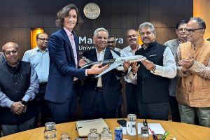 Anand Mahindra, Chancellor, Mahindra University holding a model of Airbus aircraft with Dr Yajulu Medury, Vice Chancellor, Mahindra University and Rémi Maillard, President and Managing Director, Airbus India and South Asia among other faculty members of the university.