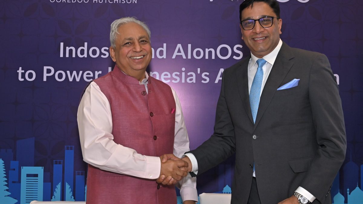 (Left to Right)- C.P. Gurnani, Co-founder and Chief Executive Officer, AIonOS and Vikram Sinha, President Director and Chief Executive Officer Indosat Ooredoo Hutchison.