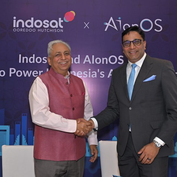 (Left to Right)- C.P. Gurnani, Co-founder and Chief Executive Officer, AIonOS and Vikram Sinha, President Director and Chief Executive Officer Indosat Ooredoo Hutchison.