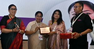  Chief Guest, Smt. Rekha Gupta, Hon’ble Chief Minister of Delhi being felicitated by Smt. Smriti Irani, Former Cabinet Minister, Ruby Sinha, President, BRICS CCI WE and Sameep Shastri, Vice Chairman, BRICS CCI during the summit