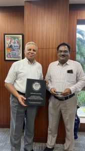 Dr. Dr Yajulu Medury, Vice Chancellor, Mahindra University along with Rajkumar Phatate, Professor and Head of Mahindra University’s Centre for Entrepreneurship and Innovation (CEI) holding a trophy and memento for the Babson Collaborative Circle of Influence.