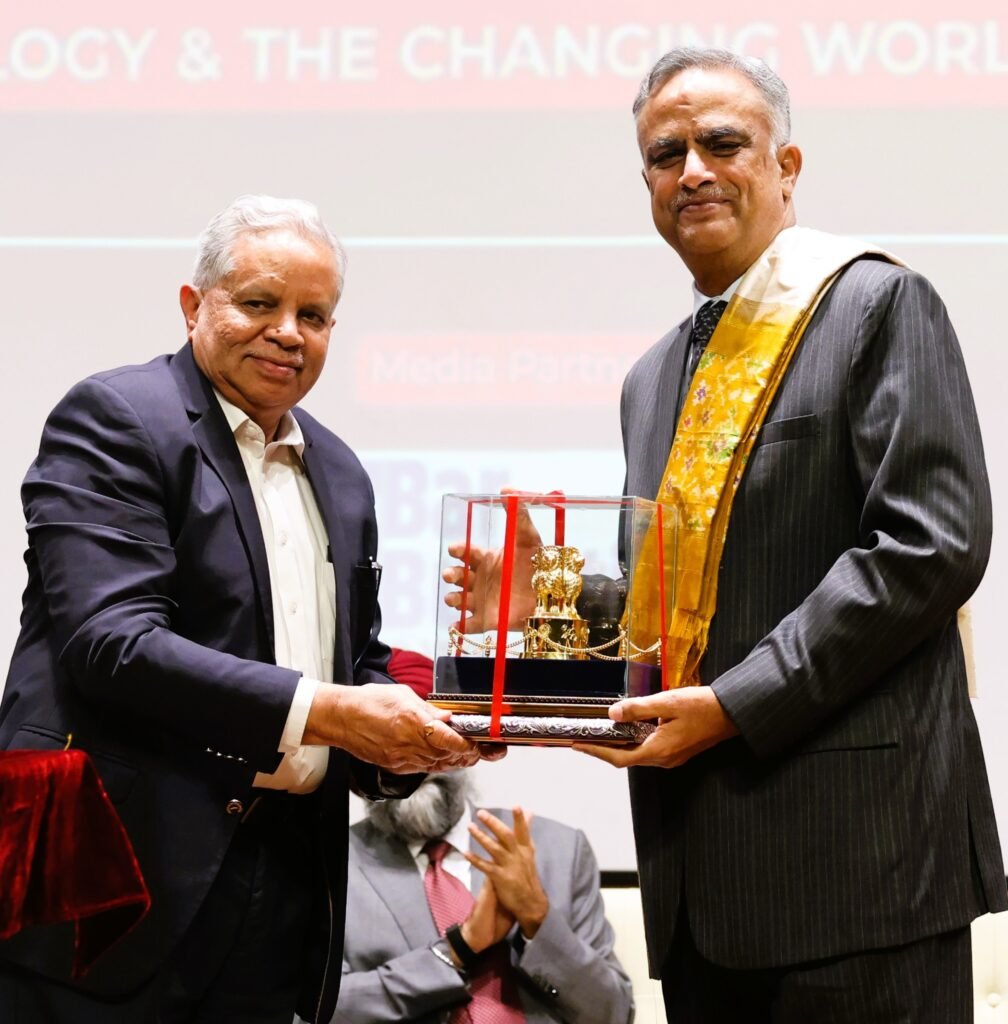 Dr. Yajulu Medury, Vice Chancellor, Mahindra University felicitating Hon'ble Mr. Justice V. Kameswar Rao, Judge, High Court of Delhi