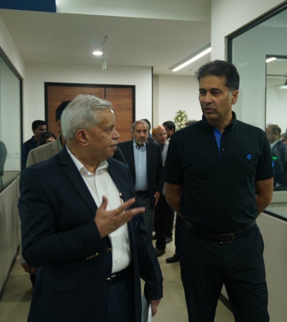Yajulu Medury, Vice Chancellor, Mahindra University speaking with Chief Guest Rajiv Bajaj, Managing Director, Bajaj Auto Limited
